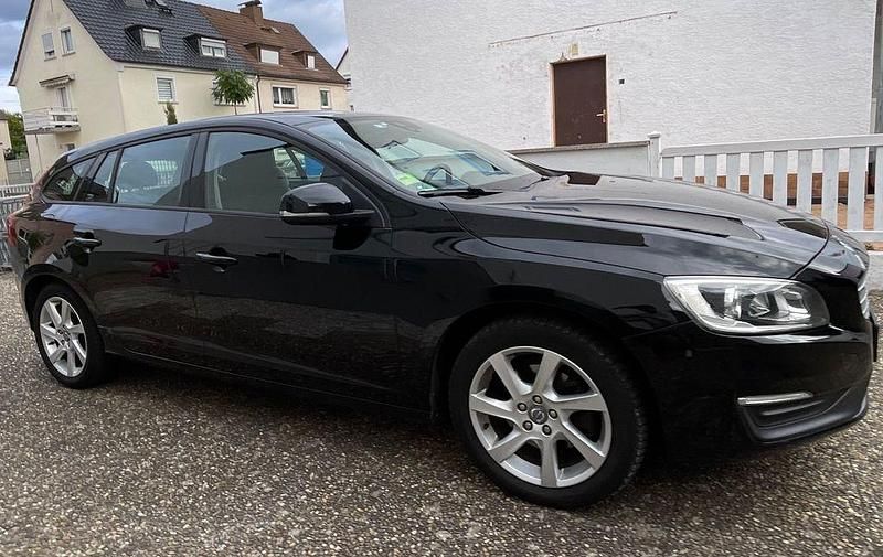Gebraucht Volvo V60 Kinetic 181 PS (133 kW) 2014 Schwarz Kombi
