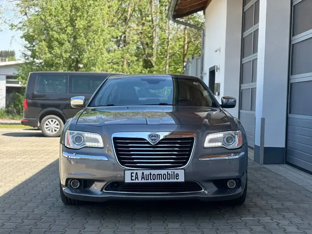 Gebraucht Lancia Thema 239 PS (175 kW) 2013 Braun Limousine