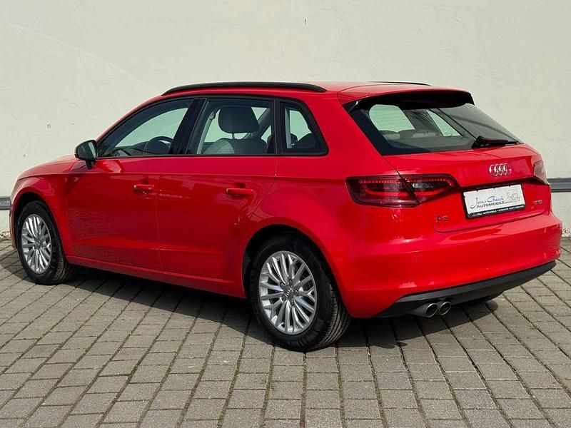 Gebraucht Audi A3 Ambiente 125 PS (91 kW) 2015 Brillantrot Kombi