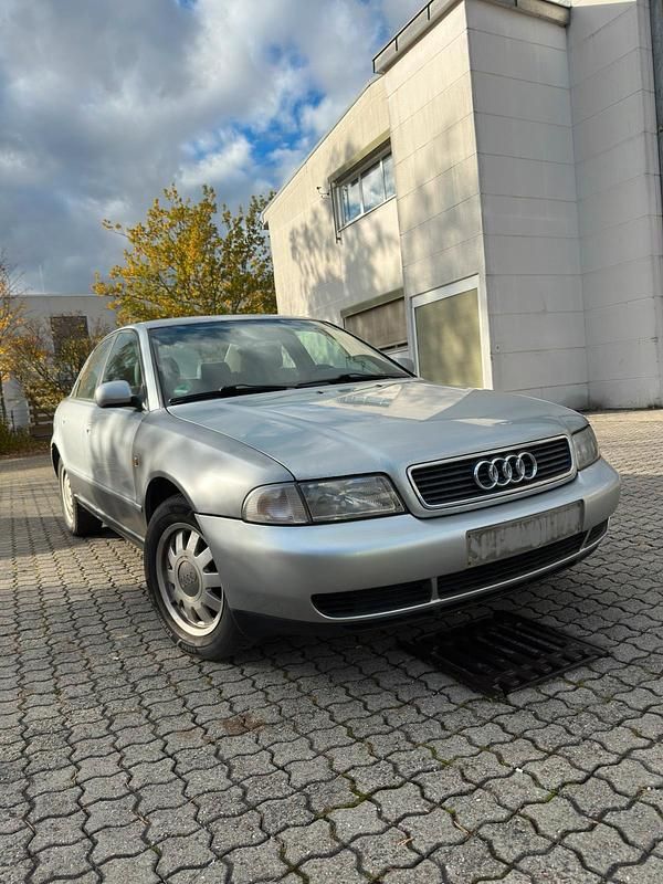 Silber Gebraucht 2001 Audi A4 Limousine | 1.800 € (Fairer Preis) - Bild 1/4