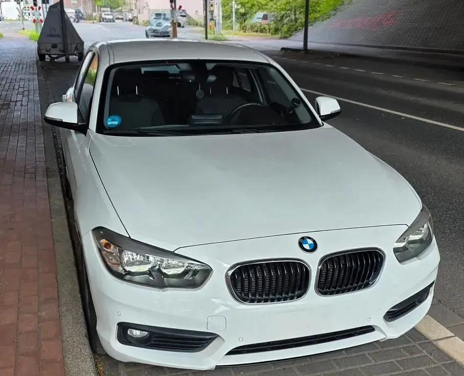 Gebraucht BMW 118 Advantage 136 PS (100 kW) 2017 Weiß Kleinwagen