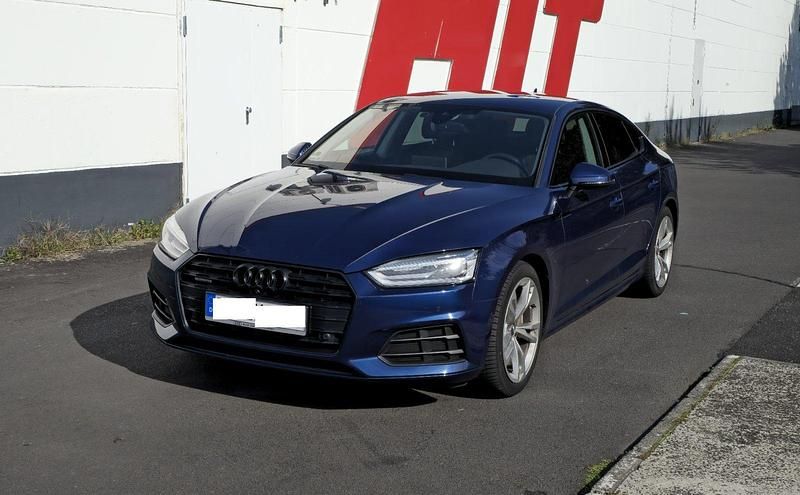Blau Gebraucht 2018 Audi A5 Sportback Ambiente Coupé | 18.500 € (Superpreis) - Bild 1/4
