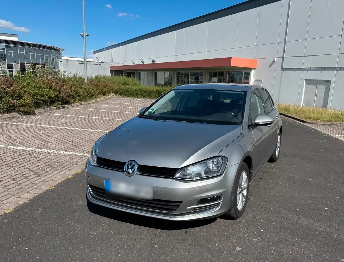 Gebraucht VW Golf VII CLUB 110 PS (80 kW) 2016 Andere farben Limousine