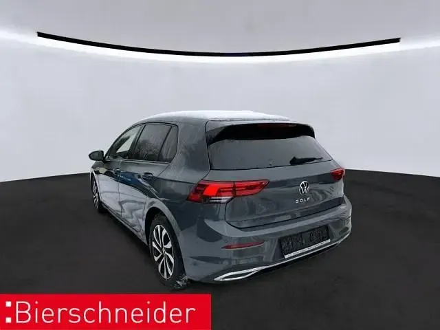 Usata VW Golf VIII Active 150 CV (110 kW) 2023 Grigio Berlina