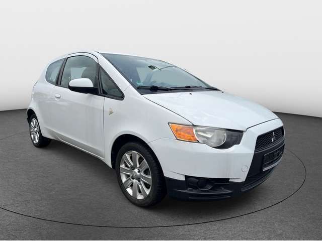Gebraucht Mitsubishi Colt Invite 95 PS (69 kW) 2009 Porcelain white Kleinwagen