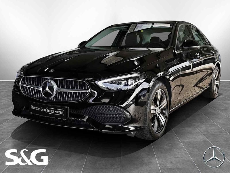 Unilack schwarz Gebraucht 2022 Mercedes C180 Avantgarde Limousine | 33.890 € (Etwas zu teuer) - Bild 1/4