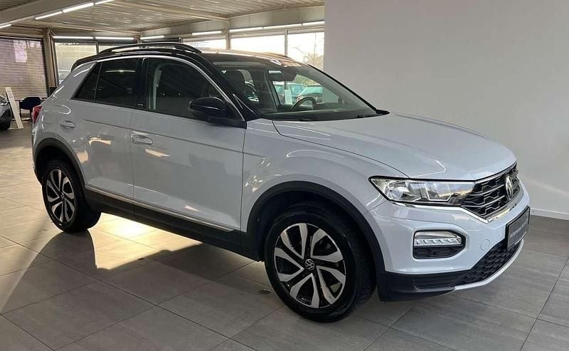 White silver metallic Gebraucht 2021 VW T-Roc Active SUV | 20.990 € (Guter Preis) - Bild 1/4
