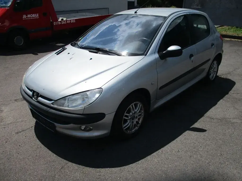 Gebraucht Peugeot 206 Style 75 PS (55 kW) 2002 Silber Limousine
