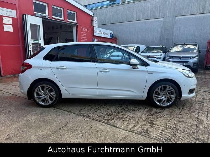 Weiß Gebraucht 2014 Citroën C4 Exclusive Limousine | 7.490 € (Etwas zu teuer) - Bild 1/1