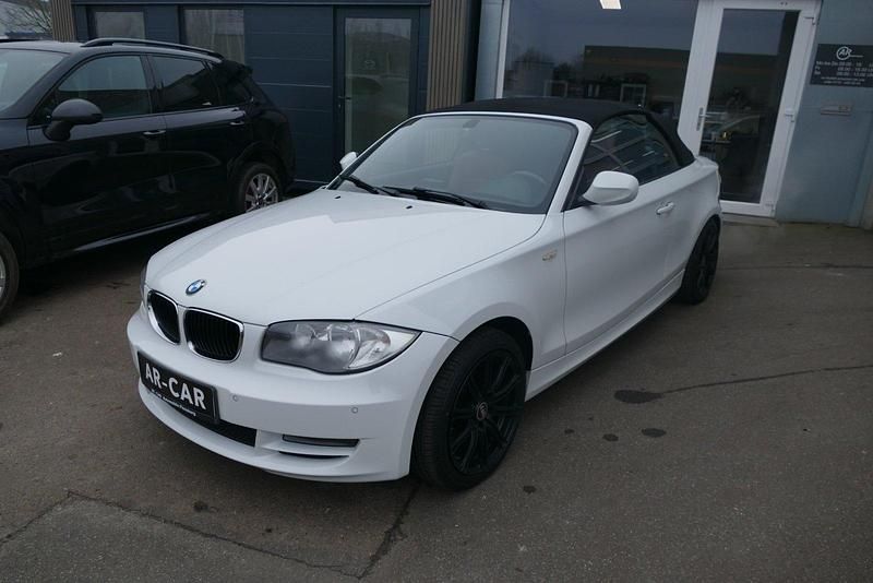 Weiß Gebraucht 2010 BMW 118 Cabriolet Advantage Cabrio | 10.990 € (Teuer) - Bild 1/4