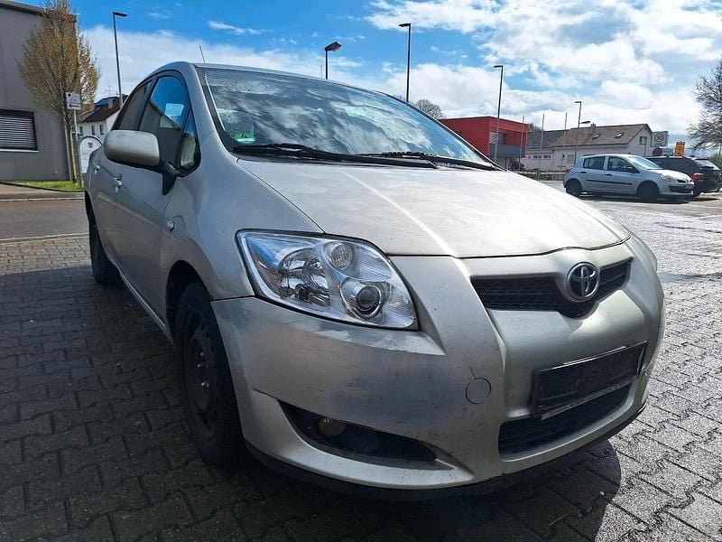 Gebraucht Toyota Auris 97 PS (71 kW) 2008 Silber Kleinwagen