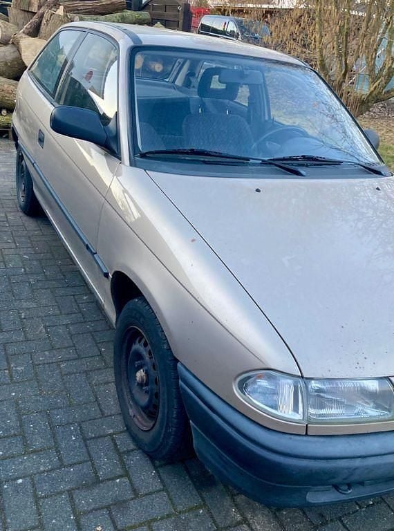 Gebraucht Opel Astra 60 PS (44 kW) 1997 Gold Limousine