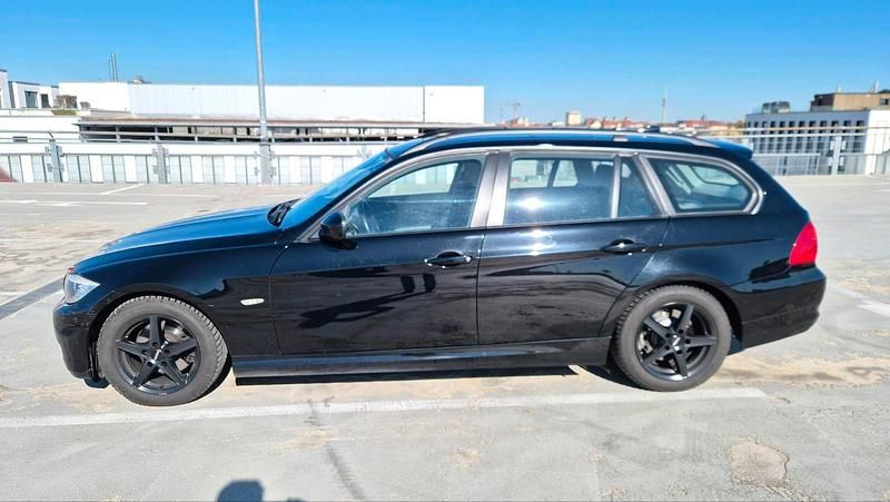 Gebraucht BMW 320 177 PS (130 kW) 2009 Schwarz Kombi