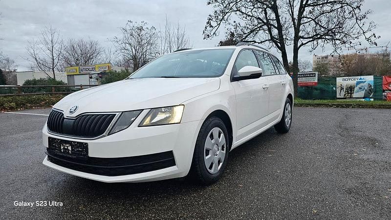 Weiß Gebraucht 2019 Skoda Octavia Active Kombi | 5.300 € (Teuer) - Bild 1/4