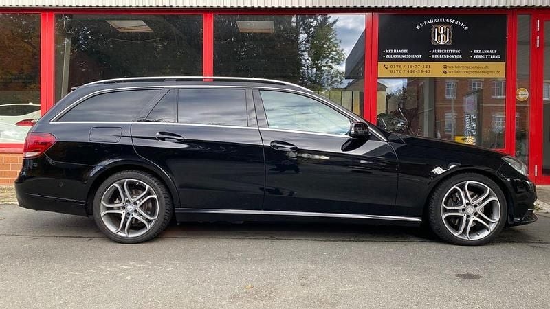 Schwarz Gebraucht 2014 Mercedes E220 Limousine | 9.999 € (Superpreis) - Bild 1/4