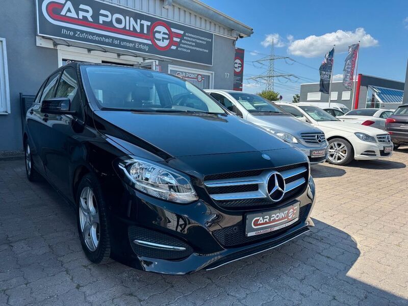 Schwarz Gebraucht 2015 Mercedes B180 Van / Kleinbus | 15.750 € (Fairer Preis) - Bild 1/4