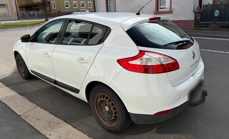 Gebraucht Renault Mégane 110 PS (80 kW) 2014 Weiß Limousine