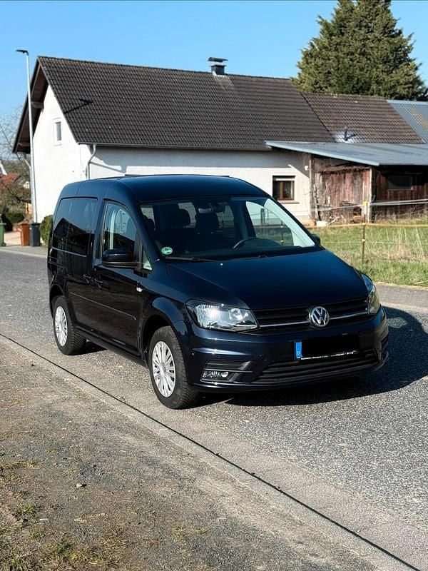 Second-hand VW Caddy 102 CP (75 kW) 2019 Albastru Monovolum
