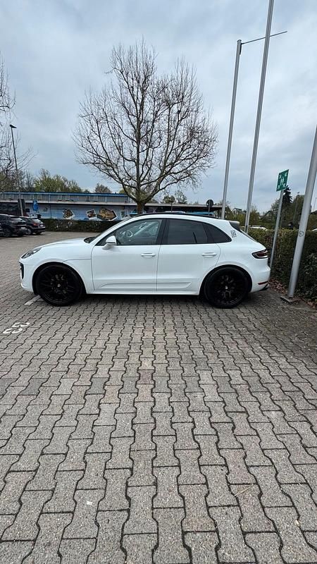 Used Porsche Macan Basis 2020 White SUV