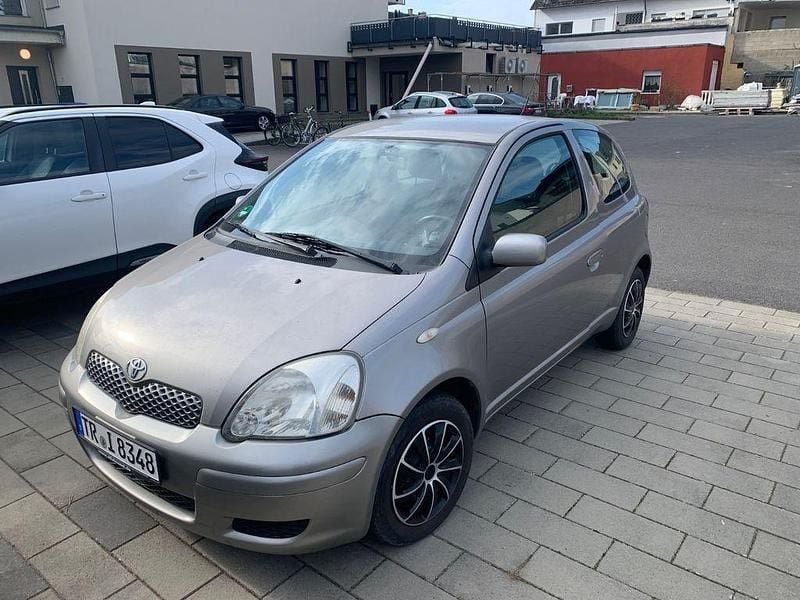 Gebraucht Toyota Yaris Sol 65 PS (47 kW) 2004 Silber Limousine