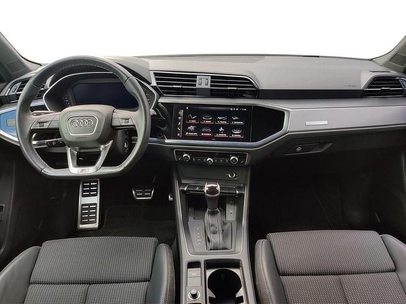 Second-hand Audi Q3 S-Line 150 CP (110 kW) 2022 Negru SUV