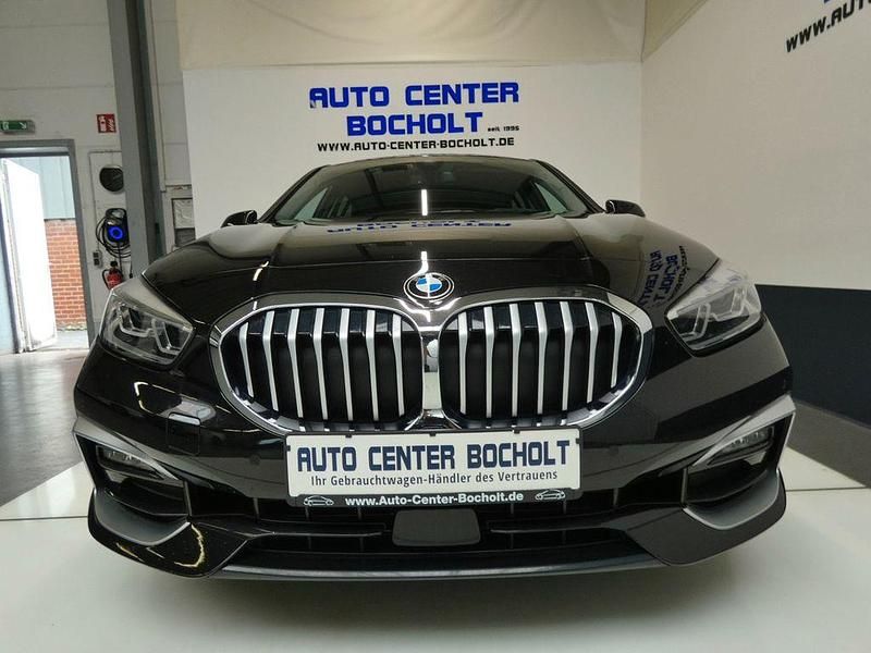 Schwarz Gebraucht 2020 BMW 118 Luxury Line Kleinwagen | 16.850 € (Guter Preis) - Bild 1/4