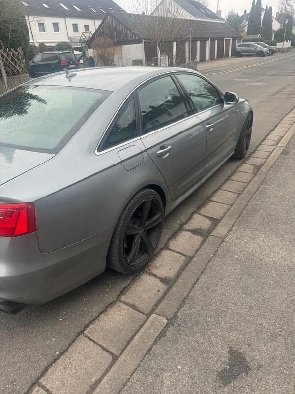 Grau Gebraucht 2013 Audi A6 Limousine | 11.500 € - Bild 1/4