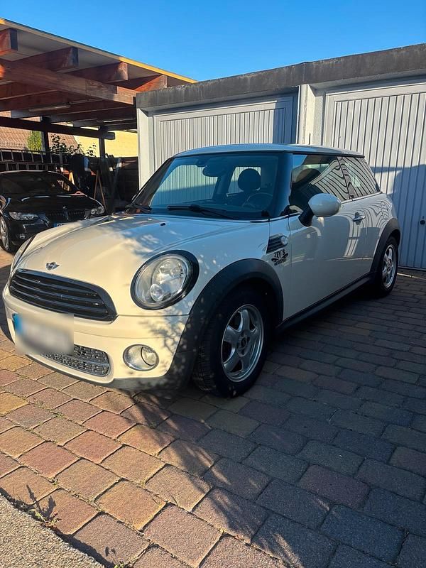 Weiß Gebraucht 2010 Mini One D Kleinwagen | 2.999 € - Bild 1/4