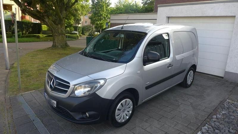 Silber Gebraucht 2017 Mercedes Citan 108 Van / Kleinbus | 7.750 € (Guter Preis) - Bild 1/4