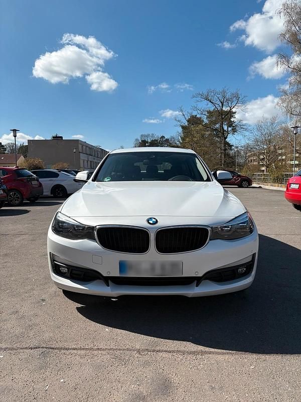 Gebraucht BMW 320 190 PS (139 kW) 2019 Weiß Limousine