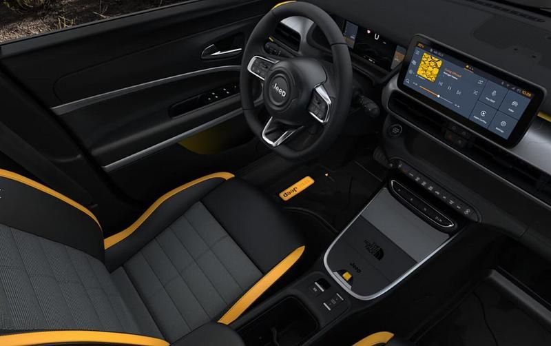 Neu Jeep Avenger North 145 PS (106 kW) 2025 Volcano black SUV