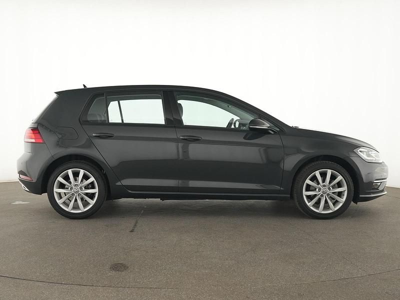 Gebraucht VW Golf VII Highline 150 PS (110 kW) 2019 Uranograu Limousine