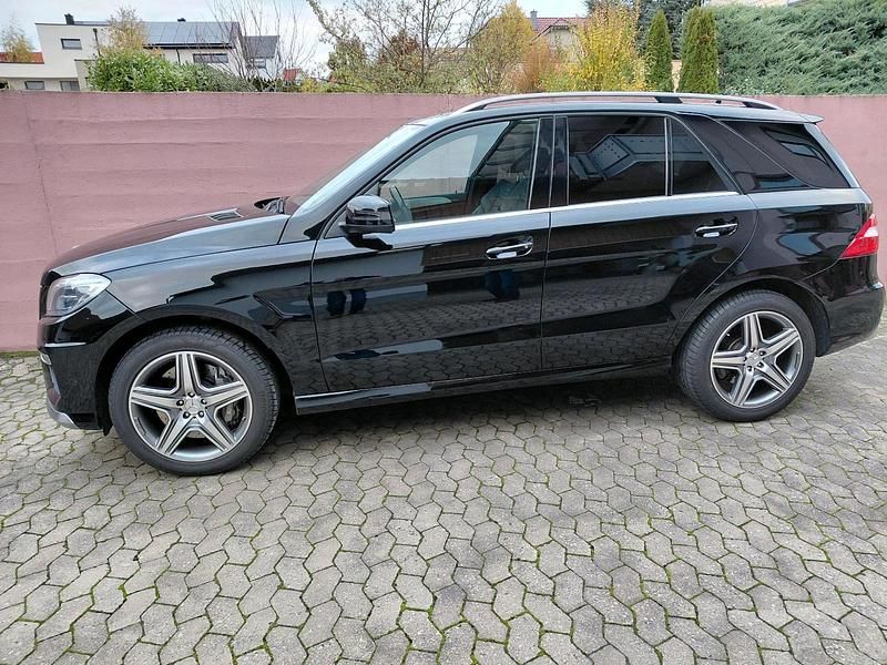 Schwarz Gebraucht 2014 Mercedes ML63 AMG AMG SUV | 27.666 € (Fairer Preis) - Bild 1/4