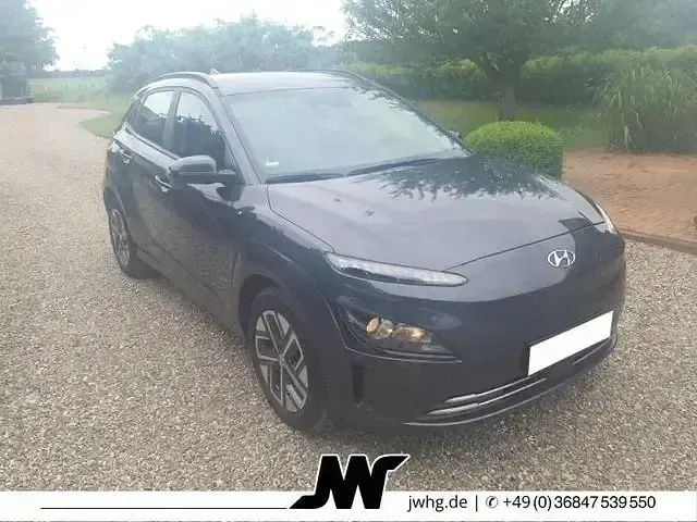 Gebraucht Hyundai Kona Select 100 kW (136 PS) 2022 Schwarz SUV