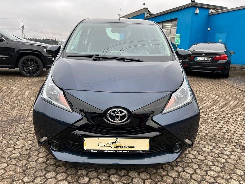 Gebraucht Toyota Aygo 69 PS (50 kW) 2017 Blau Kleinwagen