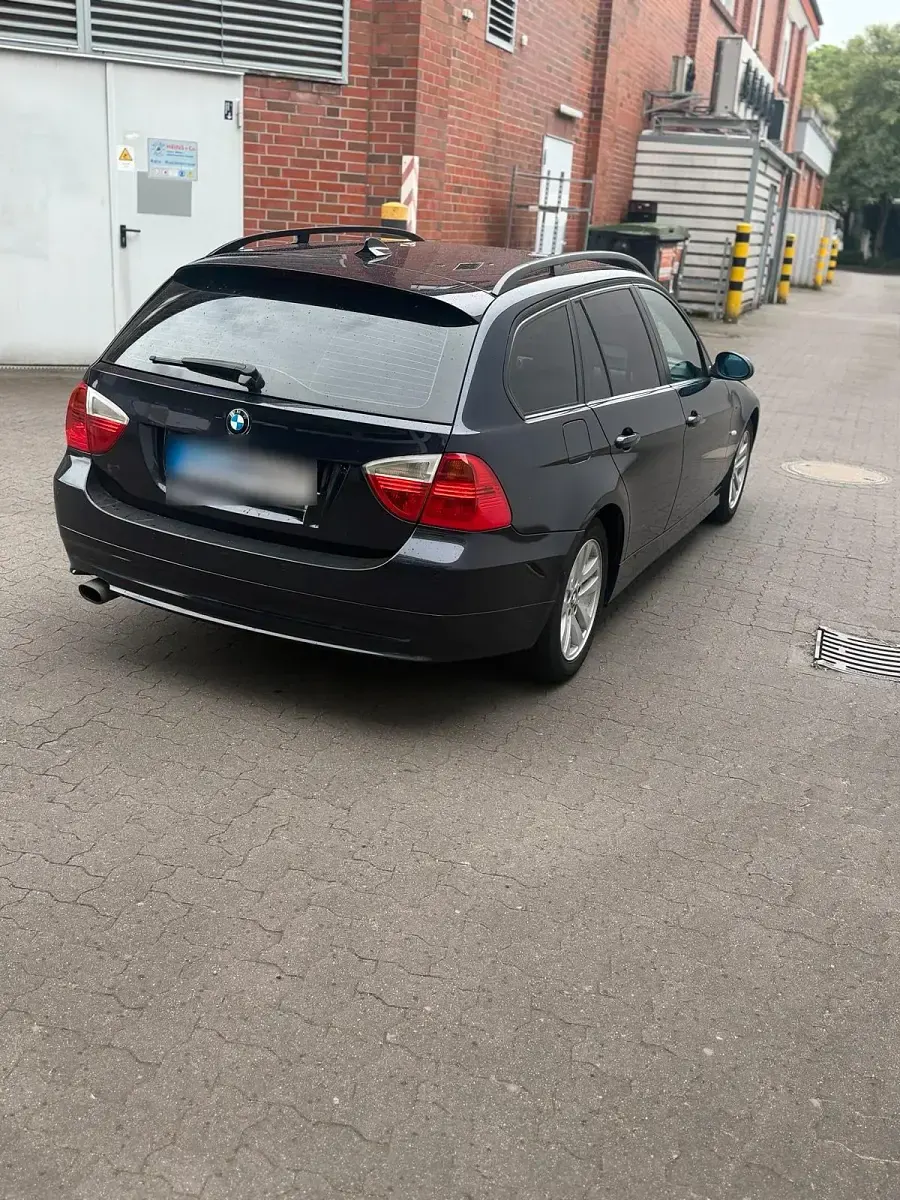Gebraucht BMW 320 177 PS (130 kW) 2008 Blau Kombi