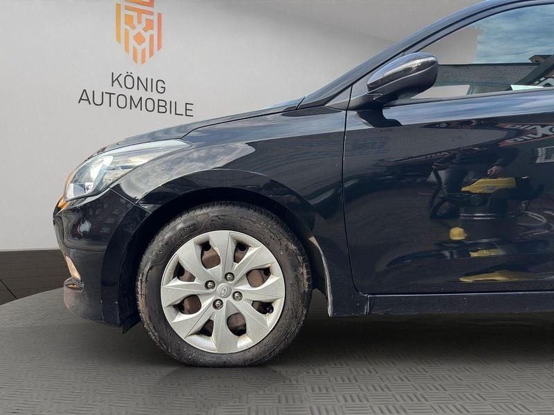 Gebraucht Hyundai i20 Trend 90 PS (66 kW) 2018 Schwarz Kleinwagen