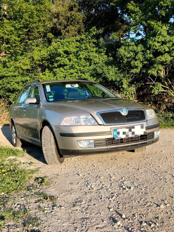 Beige Gebraucht 2005 Skoda Octavia Tour Kombi | 1.900 € - Bild 1/4