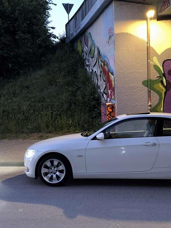 Gebraucht BMW 325 218 PS (160 kW) 2008 Weiß Coupé