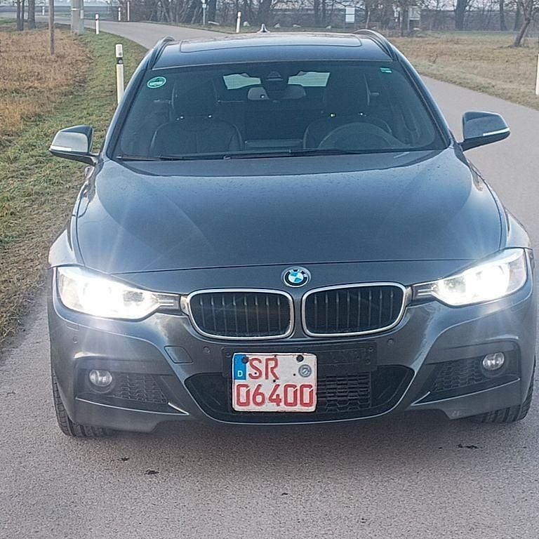 Grau Gebraucht 2015 BMW 320 M Sport Limousine | 15.600 € (Guter Preis) - Bild 1/4