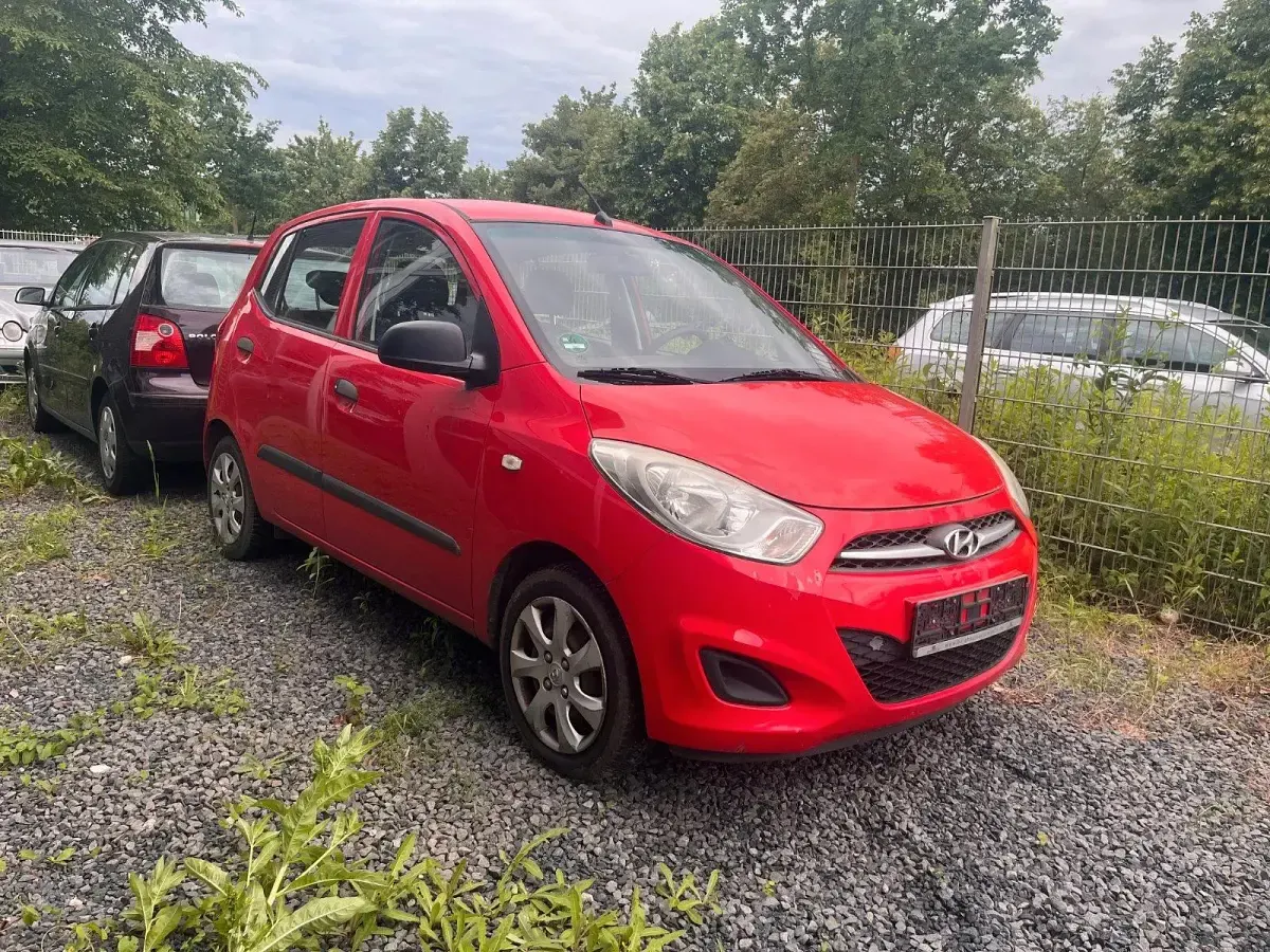 Gebraucht Hyundai i10 69 PS (50 kW) 2011 Rot Kleinwagen