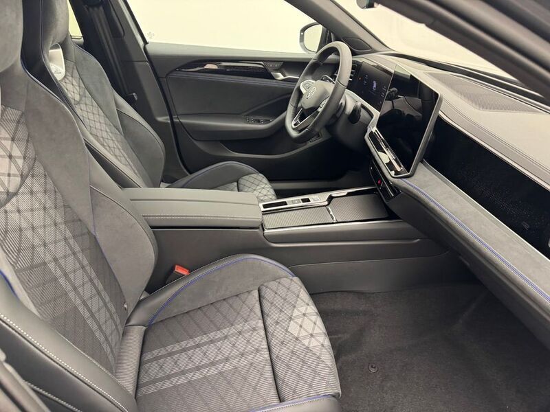 Neu VW Passat R-line 272 PS (200 kW) 2025 Grey metallic Kombi