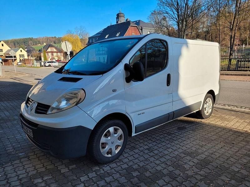 Gebraucht Renault Trafic 114 PS (83 kW) 2012 Weiß Van / Kleinbus