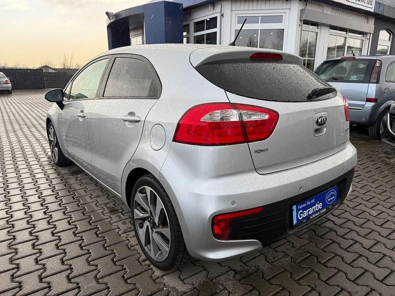 Gebraucht Kia Rio Spirit 84 PS (61 kW) 2016 Silber Kleinwagen