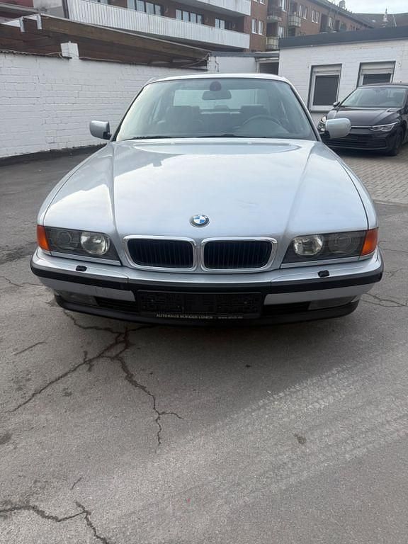 Grau Gebraucht 1996 BMW 728 Limousine | 11.999 € (Teuer) - Bild 1/4