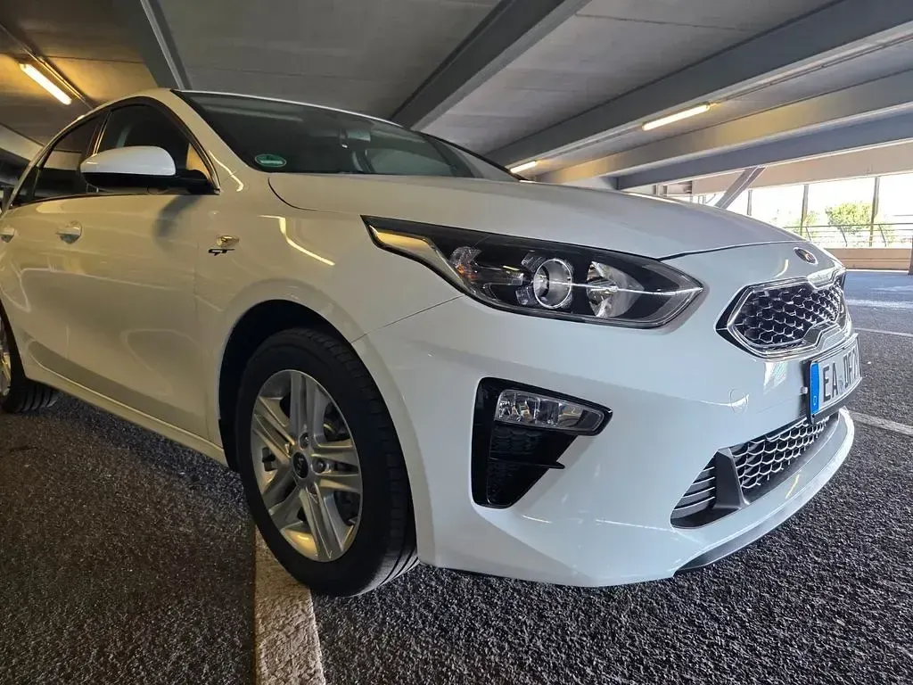 Gebraucht Kia Ceed Vision 136 PS (100 kW) 2021 Weiß Kleinwagen