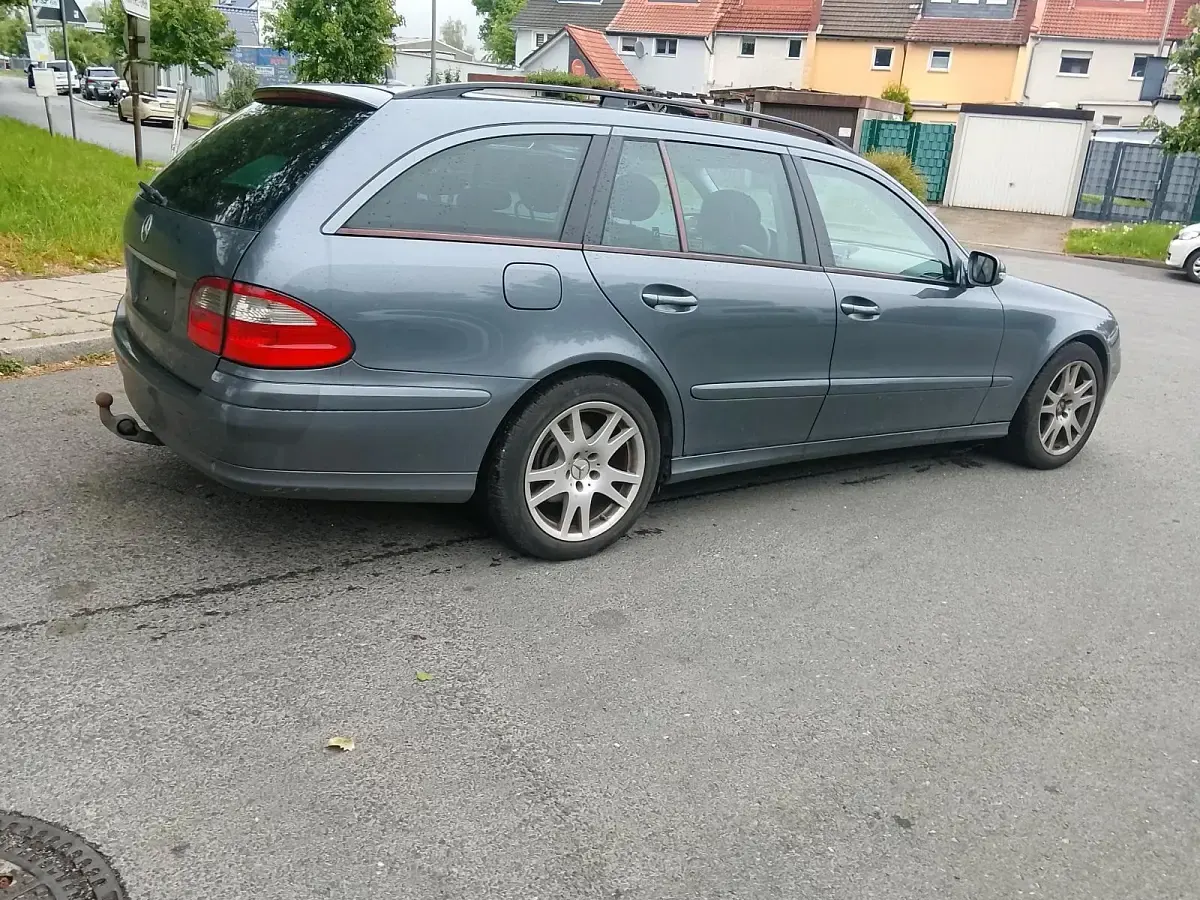 Usado Mercedes E220 170 CV (125 kW) 2007 Gris Familiar