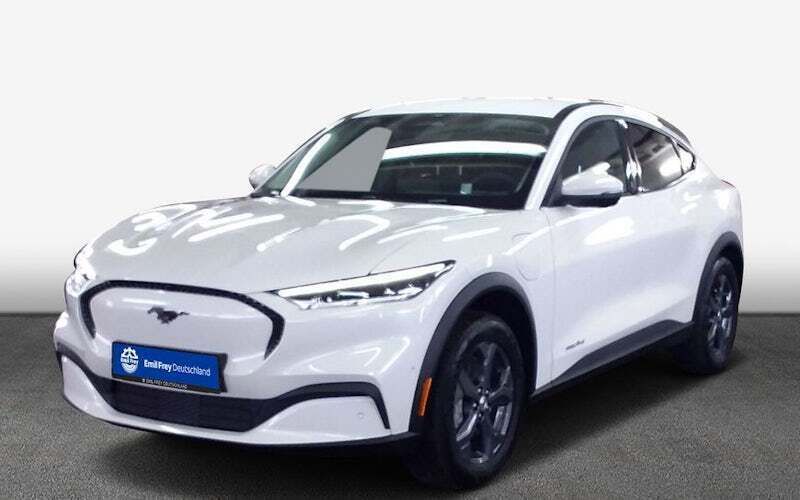 Weiß Gebraucht 2023 Ford Mustang Mach-E Premium SUV | 30.925 € (Superpreis) - Bild 1/4