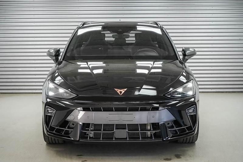 Gebraucht Cupra Leon VZ 333 PS (244 kW) 2025 Midnight black metallic (0e)