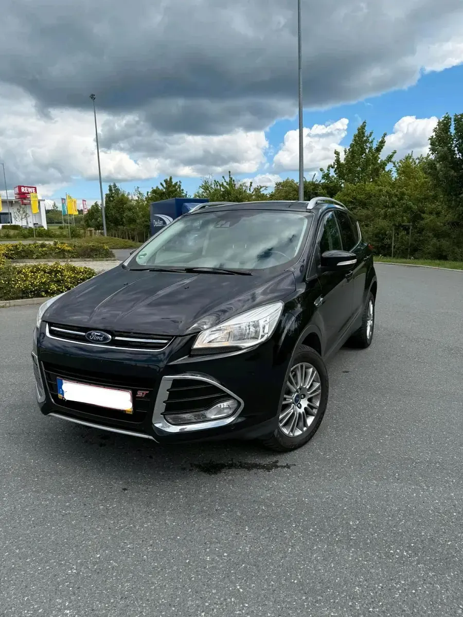 Usado Ford Kuga 140 HP (102 kW) 2013 Preto SUV